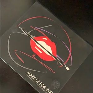 Make up for ever 9 artist shadow palette